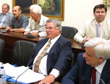 Επέκταση ερευνών για το «πόθεν έσχες» σε διοικητές τραπεζών και οργανισμών ζητά ο Έβερτ