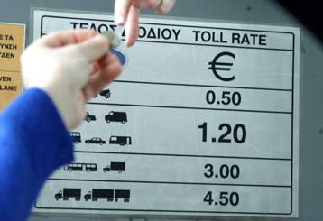 Την καθιέρωση κλιμακωτών διοδίων στην Αττική Οδό μελετά το ΥΠΕΧΩΔΕ