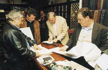 Κλήσεις της Εφορίας σε 15.000 επιχειρήσεις για τις εκκρεμείς υποθέσεις 1993-98