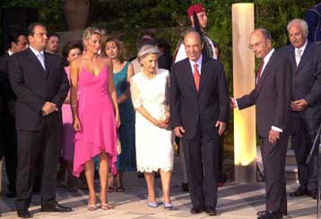 Μηνύματα της πολιτικής ηγεσίας για την επέτειο αποκατάστασης της Δημοκρατίας