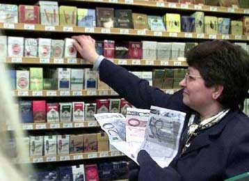 Ανέκαμψε η καταναλωτική δαπάνη στη Γαλλία τον Ιούνιο