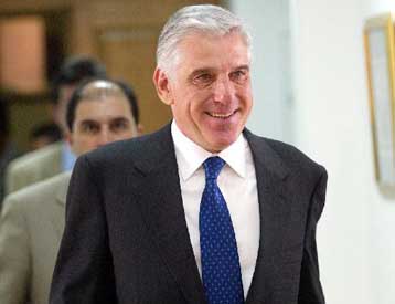 Ασυμβίβαστη η άσκηση εξουσίας με τα χρηματιστηριακά «παχνίδια», λέει ο Γ.Παπαντωνίου