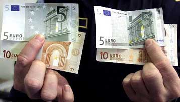 Πάνω από τα 1,14 δολάρια ανέρχεται το ευρώ