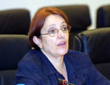 Το πάγιο αίτημα του ΚΚΕ για απλή αναλογική εξέφρασε η Αλ.Παπαρήγα στον Κ.Σκανδαλίδη