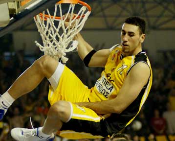 Στην ομάδα της Βαλένθια θα συνεχίσει την καριέρα του ο Δήμος Ντικούδης