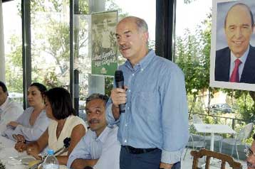 To ΠΑΣΟΚ μπορεί να ανατρέψει τις δημοσκοπήσεις, δηλώνουν Γ.Παπανδρέου και Β.Παπανδρέου