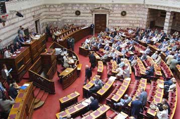 Τα πολιτικά κόμματα ο θεσμός που εμπιστεύονται λιγότερο οι Έλληνες