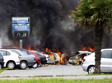 Έκρηξη παγιδευμένου οχήματος σε ισπανικό αεροδρόμιο – Δεν υπάρχουν θύματα