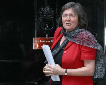 «Αυτοκράτορας» και «νεο-Συντηρητικός» ο Τόνι Μπλερ λέει πρώην υπουργός της κυβέρνησης