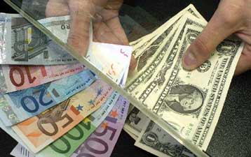 Κάτω από τα 1,15 δολάρια υποχωρεί το ευρώ