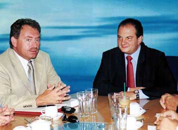 Ο Κ.Σημίτης εξαγγέλλει προεκλογικά όσα έπρεπε να είχε ήδη κάνει, τόνισε ο Κ.Καραμανλής