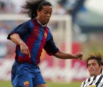 Πρεμιέρα Ροναλντίνιο στο φιλικό της Μπαρτσελόνα