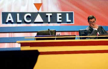 Λειτουργικά κέρδη ανακοίνωσε η Alcatel για το δεύτερο τρίμηνο