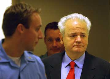 Διεκόπη η δίκη του Σλόμπονταν Μιλόσεβιτς λόγω επιδείνωσης της υγείας του