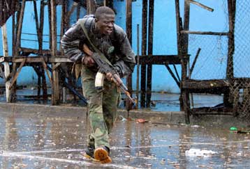 Η κυβέρνηση της Λιβερίας απέρριψε πρόταση εκεχειρίας των ανταρτών