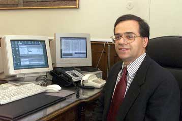 Οικονομία και Σοφοκλέους τα ισχυρά χαρτιά της κυβέρνησης, λέει ο Γκίκας Χαρδούβελης