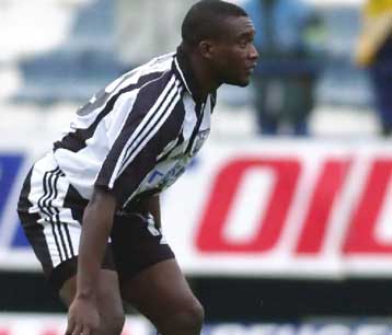 Ξαφνικό πρόβλημα και πάλι με το συμβόλαιο Αμπονσά στον ΠΑΟΚ