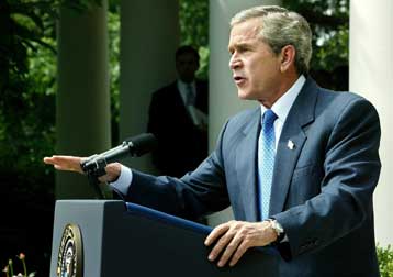 Κάθε ημέρα σφίγγει ο κλοιός για το Σαντάμ Χουσεΐν, σύμφωνα με τον Αμερικανό πρόεδρο