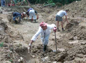 Εντοπίστηκε νέος ομαδικός τάφος Μουσουλμάνων που σφαγιάστηκαν στη Σρεμπρένιτσα