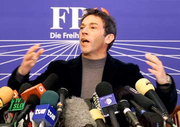 Σύγκρουση μεταξύ Γιέργκ Χάιντερ και Χέρμπερτ Χάουπτ για την αρχηγία στους Ελεύθερους