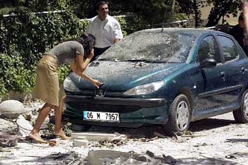 Δύο εκρήξεις στο κέντρο της Αγκυρας με αποτέλεσμα να τραυματιστούν 17 αστυνομικοί