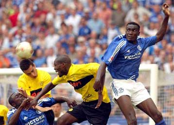 Εντυπωσιακή πρεμιέρα στη bundesliga – Ισόπαλο 2-2 το ντέρμπι Σάλκε-Ντόρτμουντ