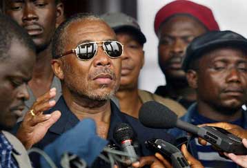 Στις 11 Αυγούστου εγκαταλείπει τον προεδρικό θώκο της Λιβερίας ο Τσαρλς Τέιλορ