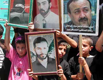 Την αποφυλάκιση 439 Παλαιστίνιων κρατουμένων ανακοίνωσε το Ισραήλ