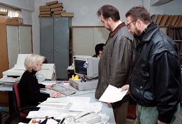 Περίπου 100.000 επιπλέον εκκαθαριστικά σημειώματα ταχυδρομεί η Εφορία