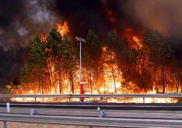 Μαίνονται οι πυρκαγιές σε Πορτογαλία, Ισπανία και Ρωσία – Καύσωνας πλήττει τη Γαλλία