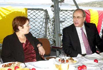 Κλιμακώνει την αντιπαράθεση με την κυβέρνηση για τον εκλογικό νόμο η Αριστερά