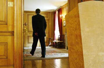 Στο ναδίρ της δημοτικότητάς τους οι Εργατικοί του Μπλερ, σύμφωνα με νέα δημοσκόπηση