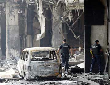 Τουλάχιστον 13 νεκροί και 149 τραυματίες από ισχυρή έκρηξη σε ξενοδοχείο στη Τζακάρτα