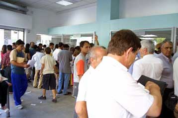 Απλοποιείται η διαδικασία ανανέωσης των αδειών παραμονής των αλλοδαπών