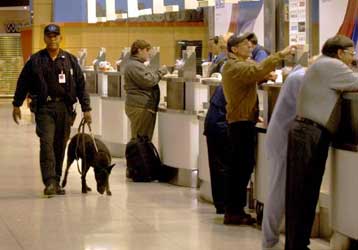 Αναστέλλεται προσωρινά η διέλευση τράνζιτ από αμερικανικά αεροδρόμια χωρίς βίζα