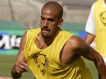 Αφήνει τη Μάντσεστερ για την Τσέλσι ο Χουάν Σεμπαστιάν Βερόν