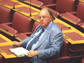 Νέες βολές Πάγκαλου κατά Σημίτη για «πόθεν έσχες» και χρηματιστηριακές συναλλαγές