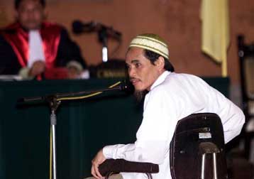 Εις θάνατον καταδικάσθηκε ο Ινδονήσιος Αμρόζι για τις επιθέσεις στο Μπαλί