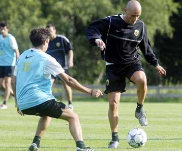 Με διάστρεμμα αποχώρησε από την απογευματινή προπόνηση της ΑΕΚ ο Γεωργάτος