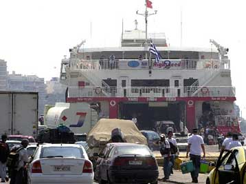 Με κάθε μέσο εγκαταλείπουν την πρωτεύουσα εκδρομείς και αδειούχοι του Αυγούστου