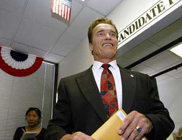 Με 80 αντιπάλους θα αναμετρηθεί ο Σβαρτσενέγκερ στην πολιτική… αρένα της Καλιφόρνια