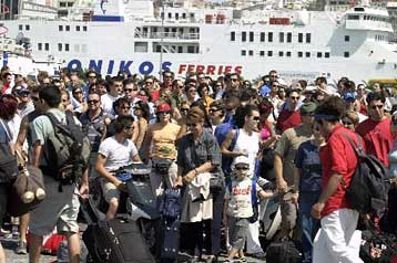 Χωρίς προβλήματα διεξάγονται την Κυριακή τα δρομολόγια των πλοίων