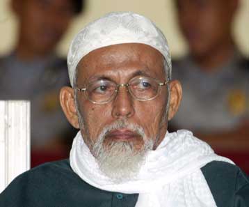 Να μη φοβούνται την ονομασία τρομοκράτης, καλεί τους Μουσουλμάνους ο Αμπού Μπακάρ Μπασίρ