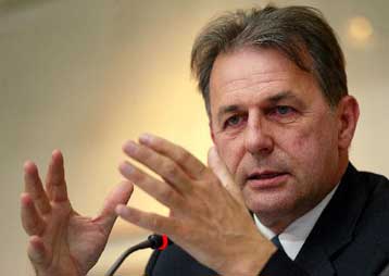 Να συνταχθούν με την «Αθήνα 2004» καλεί τους αρμόδιους φορείς ο Ζακ Ρογκ