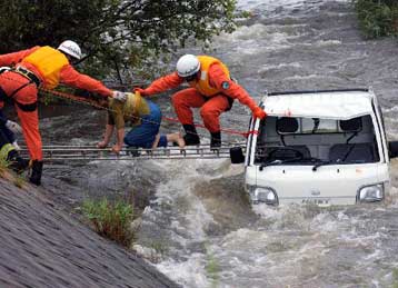 Οκτώ νεκροί και 12 αγνοούμενοι εξαιτίας τροπικής καταιγίδας στην Ιαπωνία