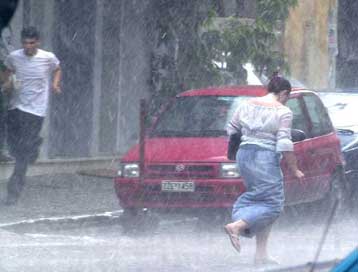 Δύο νεκροί εξαιτίας της ισχυρής καταιγίδας που έπληξε τη βόρεια Ελλάδα