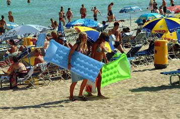 «Βροχή» οι καταγγελίες στον ΕΟΤ για υψηλές τιμές και χαμηλή ποιότητα υπηρεσιών