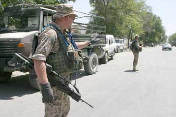 Στο ΝΑΤΟ πέρασε από τη Δευτέρα η διοίκηση της ISAF στην Καμπούλ