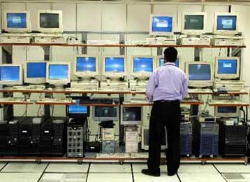 Το «σκουλήκι» MSBlaster εξαπολύει επίθεση κατά των Microsoft Windows