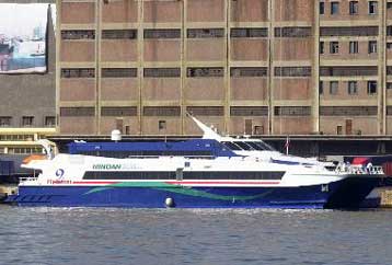 Μηχανική βλάβη «έδεσε» στην Ύδρα το επιβατηγό Flying Cat Ι